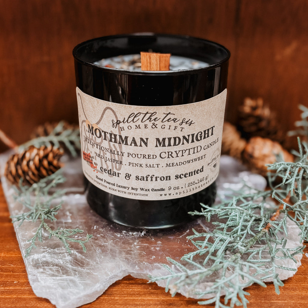 Vela de intención Mothman | Vela de soja críptido de cedro y azafrán
