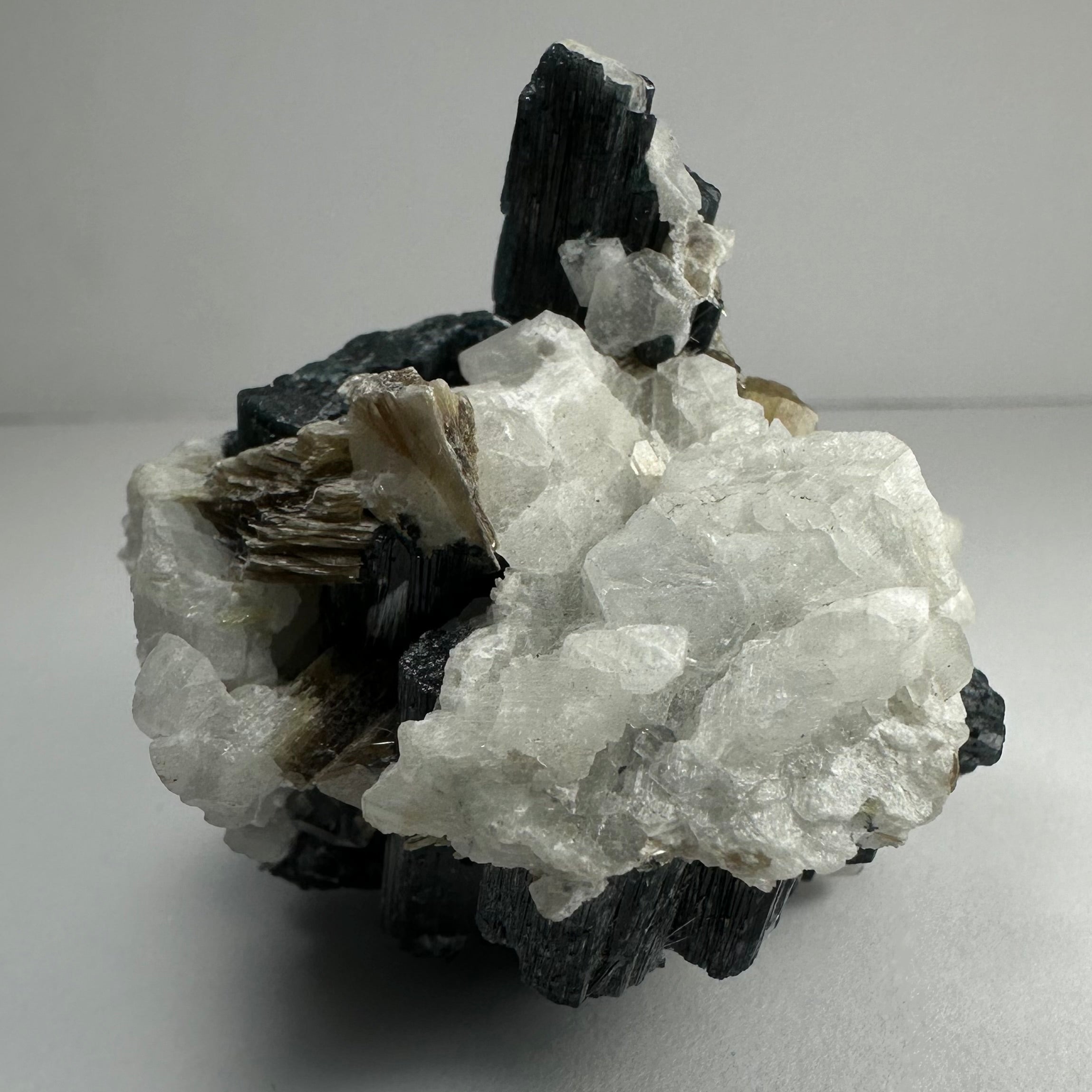 Green Tourmaline with Quarz, Mica and Albite, Brazil - New Age Realms