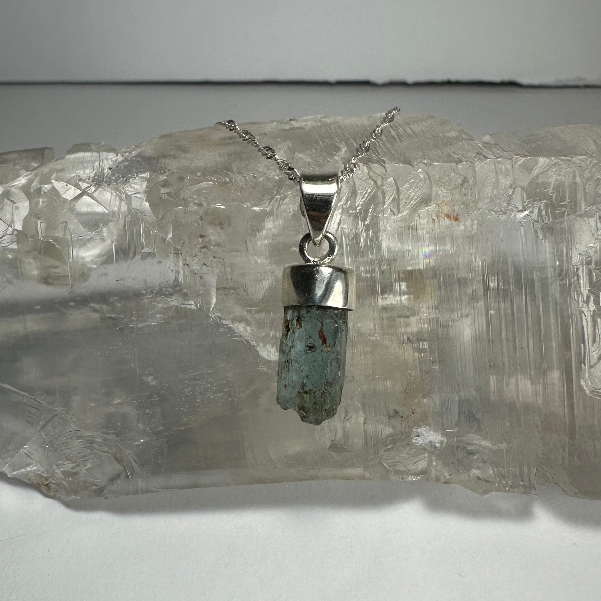 Natural Aquamarine Beryl Pendnat - New Age Realms